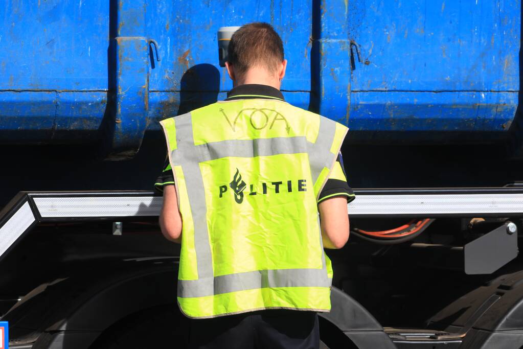 Fietser overleden na aanrijding met vrachtwagen op Schoenaker