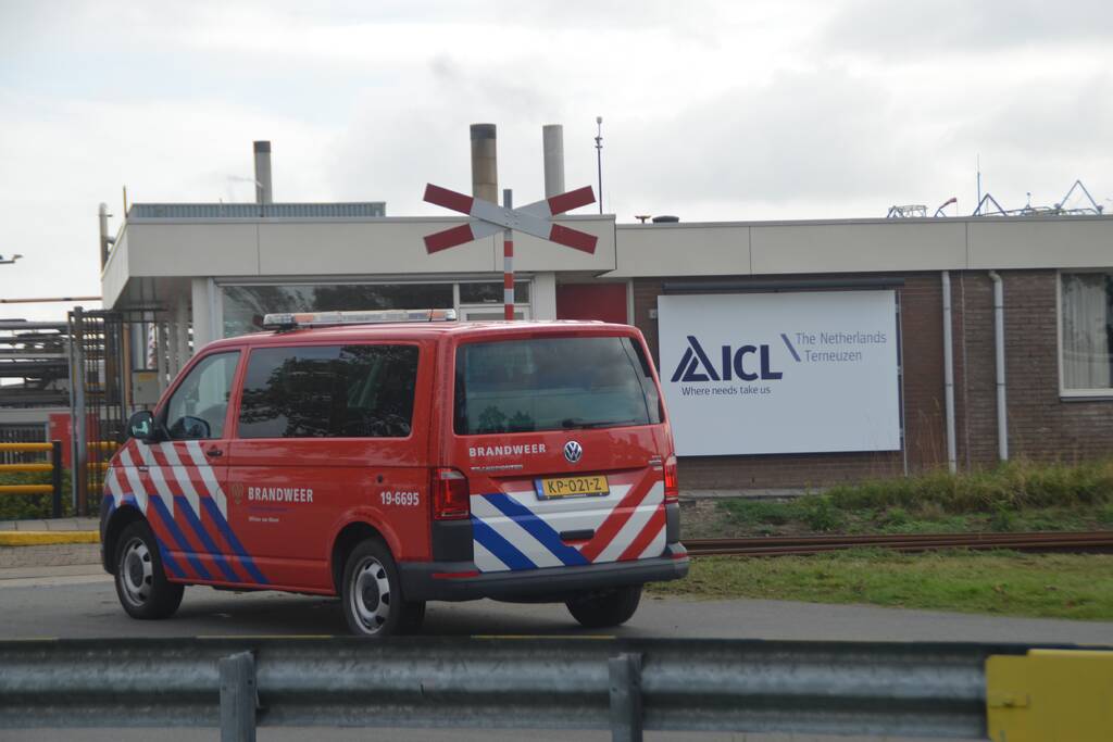 Lekkage ontstaan in een vat gevaarlijke stoffen bij ICL-IP