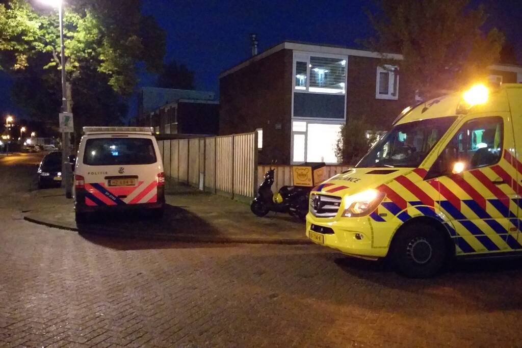 Pizzabezorger gaat onderuit met scooter