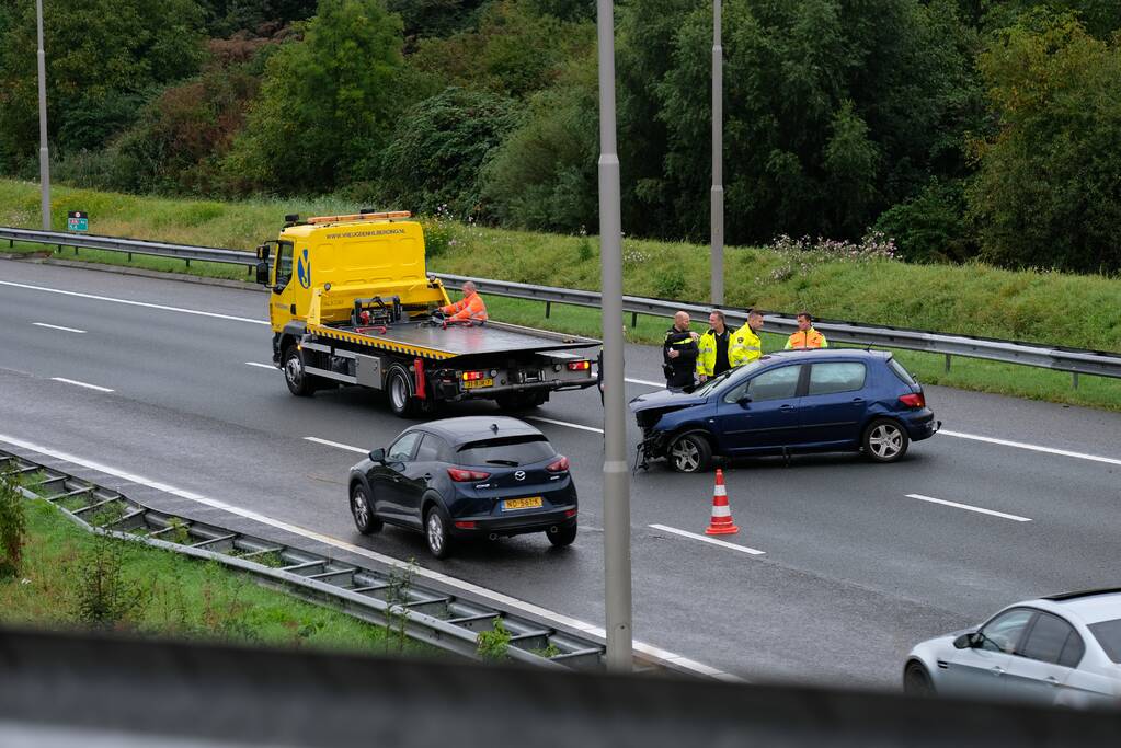 Wederom auto tegen de vangrail