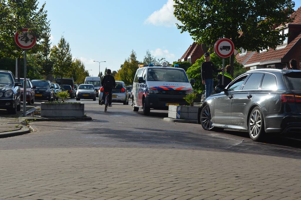 Automobilist  botst op wegversmalling