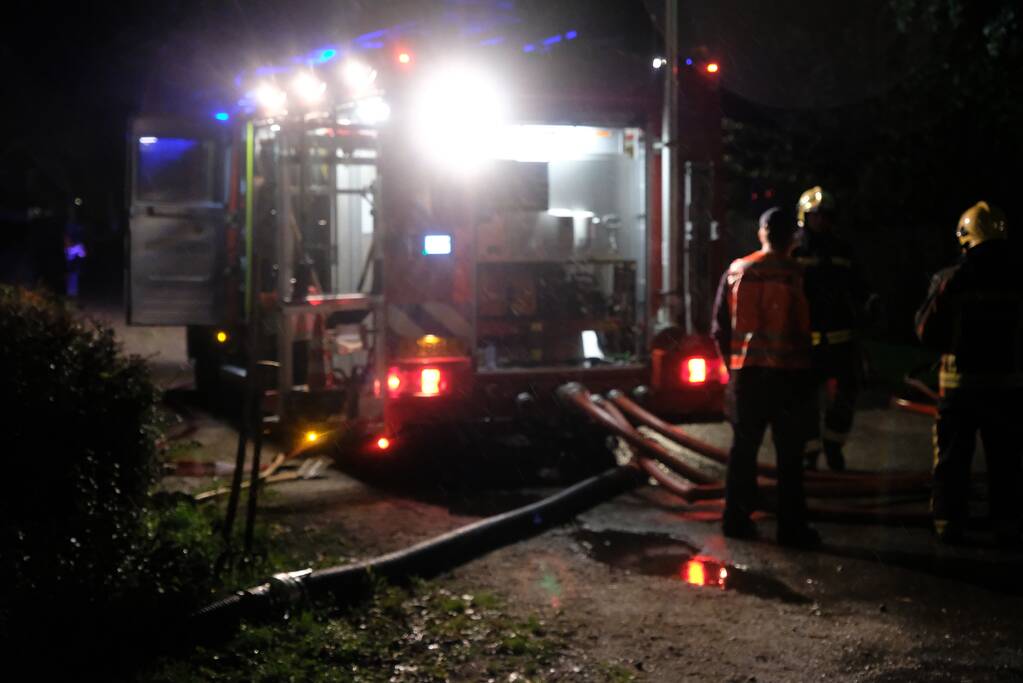 Zeer grote brand in meerdere loodsen