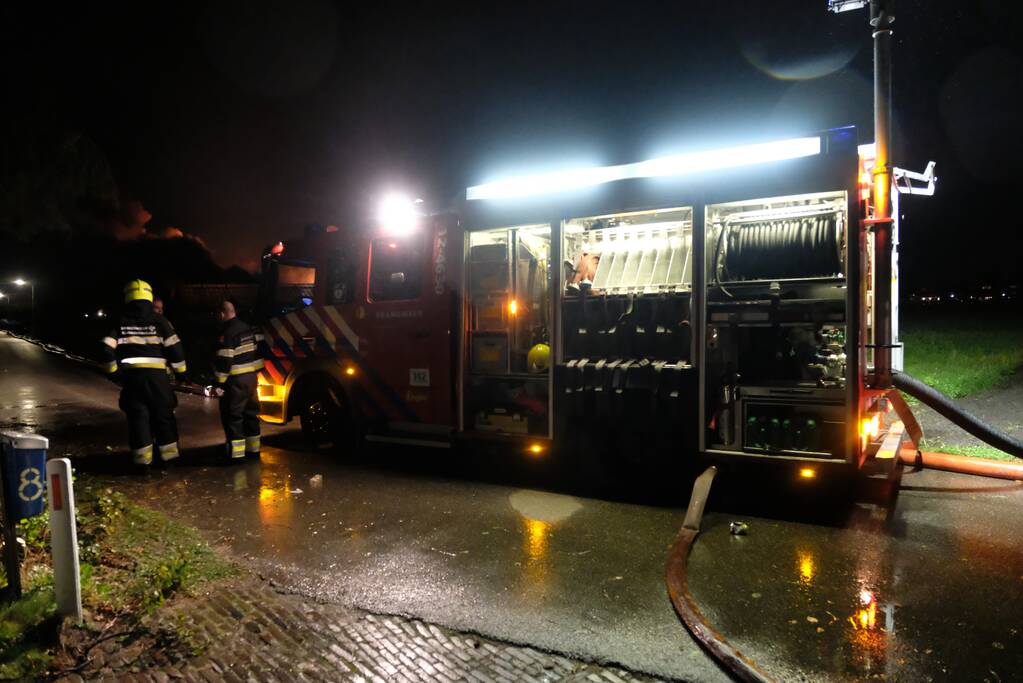 Zeer grote brand in meerdere loodsen