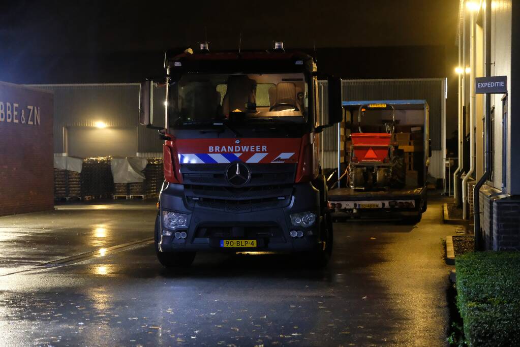 Zeer grote brand in meerdere loodsen