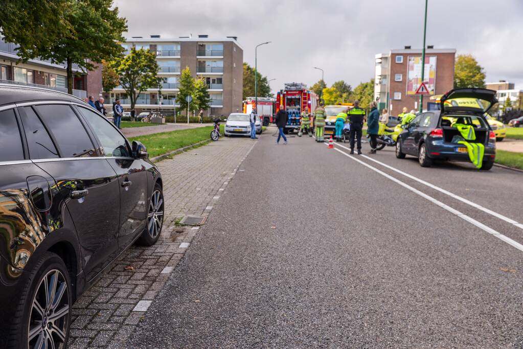 Man op snorbrommer aangereden door auto