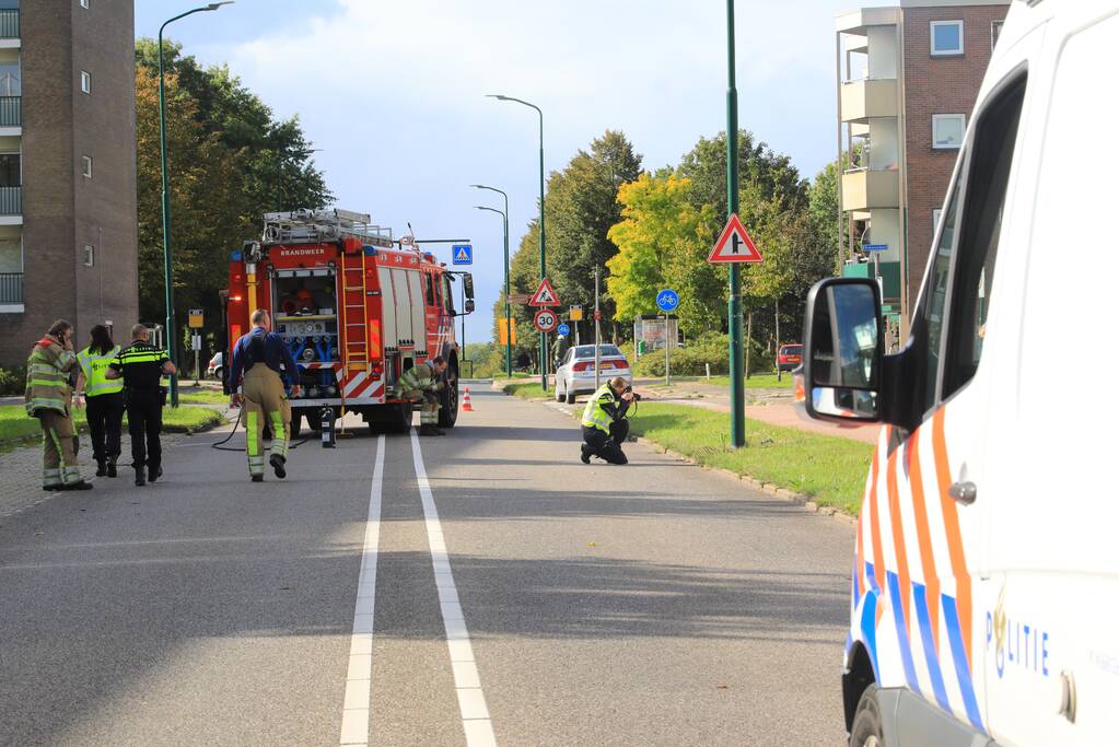 Man op snorbrommer aangereden door auto
