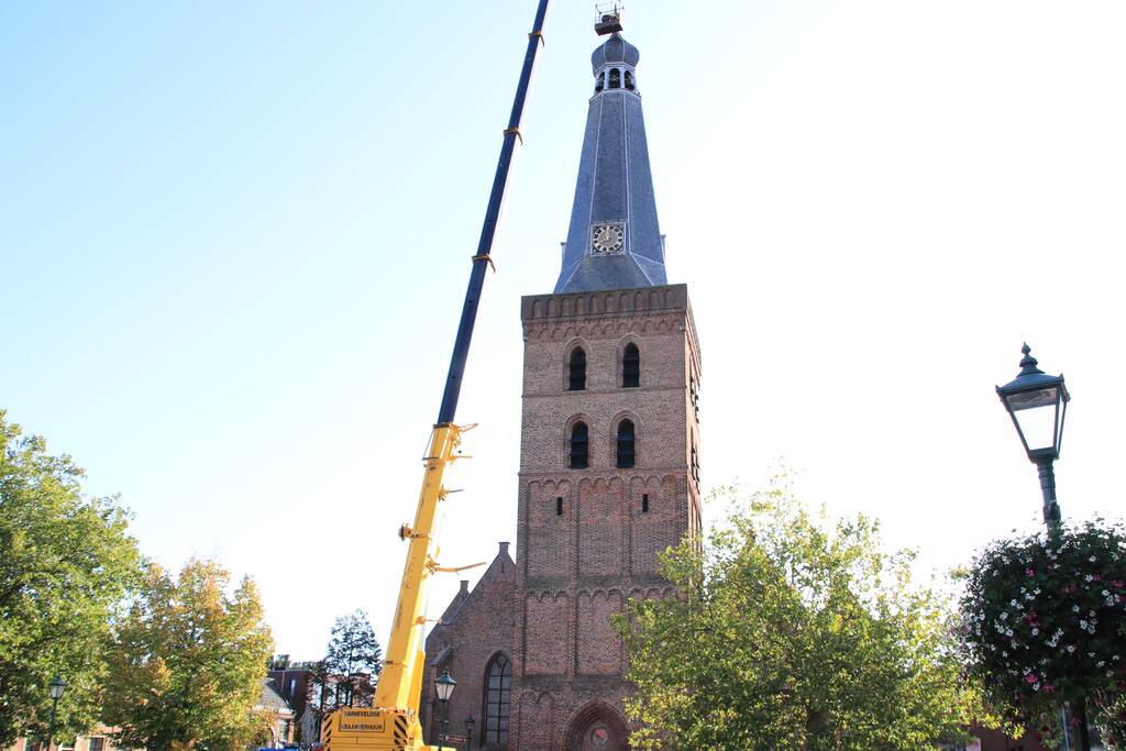 Barneveldse haan van Oude Kerktoren gehaald