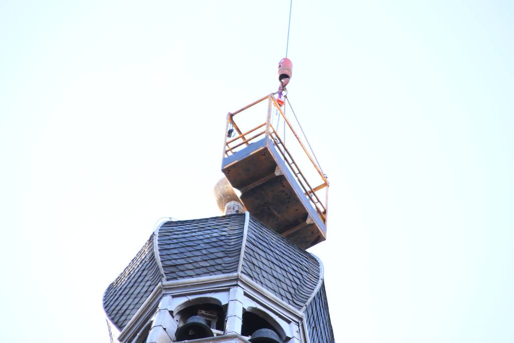 Barneveldse haan van Oude Kerktoren gehaald