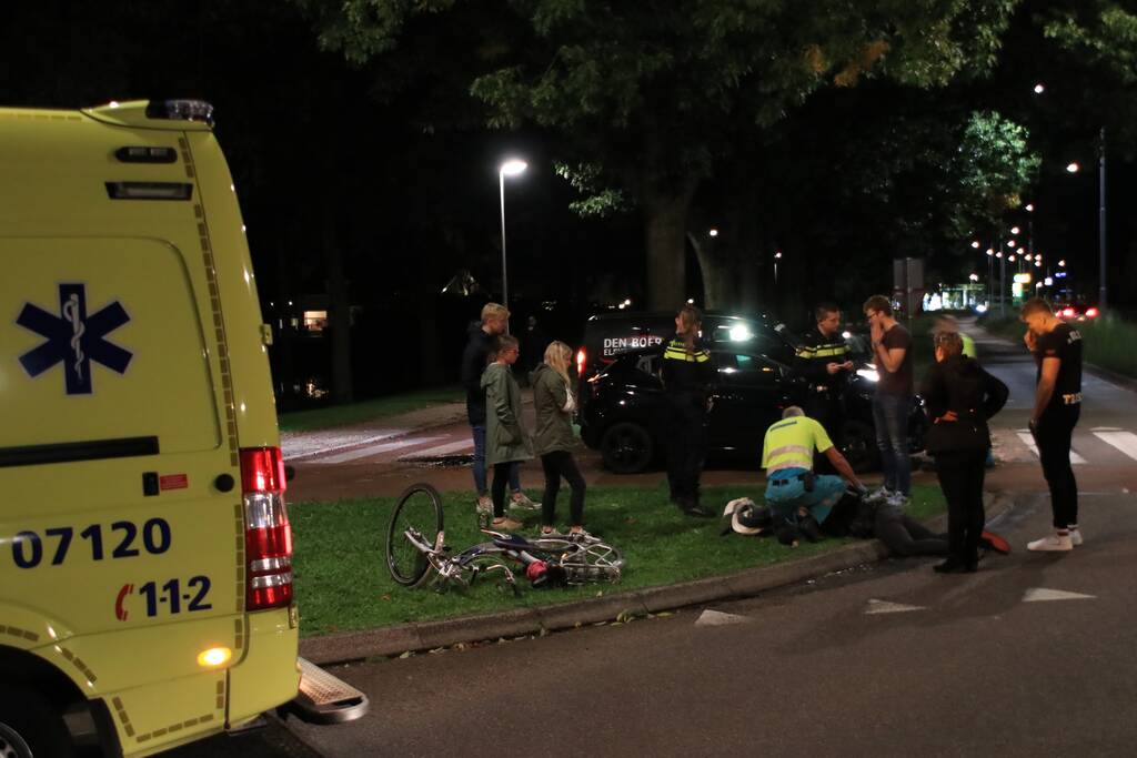 Fietser aangereden door personenauto