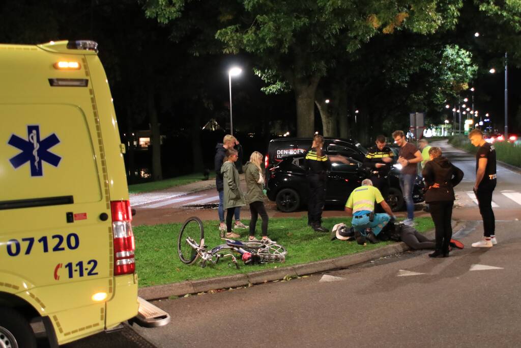 Fietser aangereden door personenauto