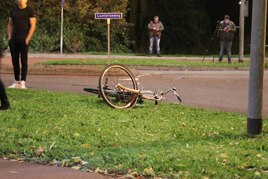 Fietser aangereden door personenauto
