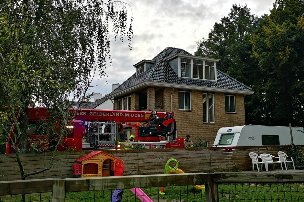 Brand in schoorsteen van woning