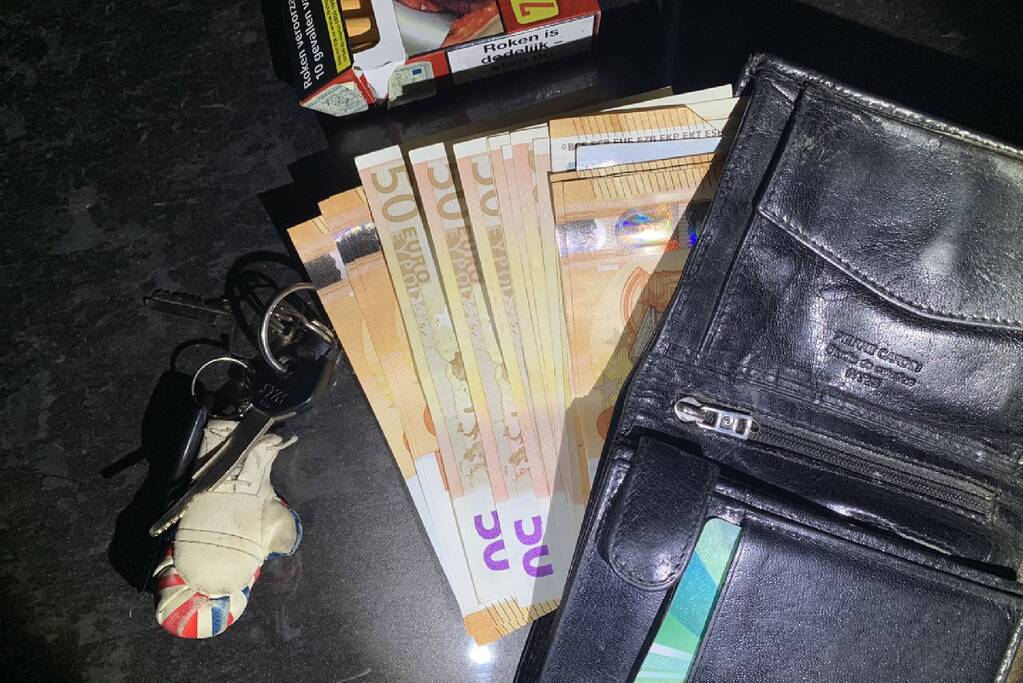 Scooterrijder met hennep, coke en veel cash aangehouden