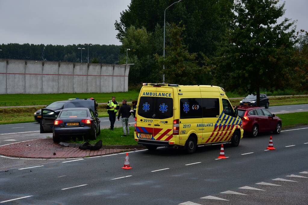 Enorme schade na ongeval met twee auto's