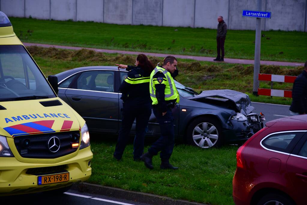 Enorme schade na ongeval met twee auto's