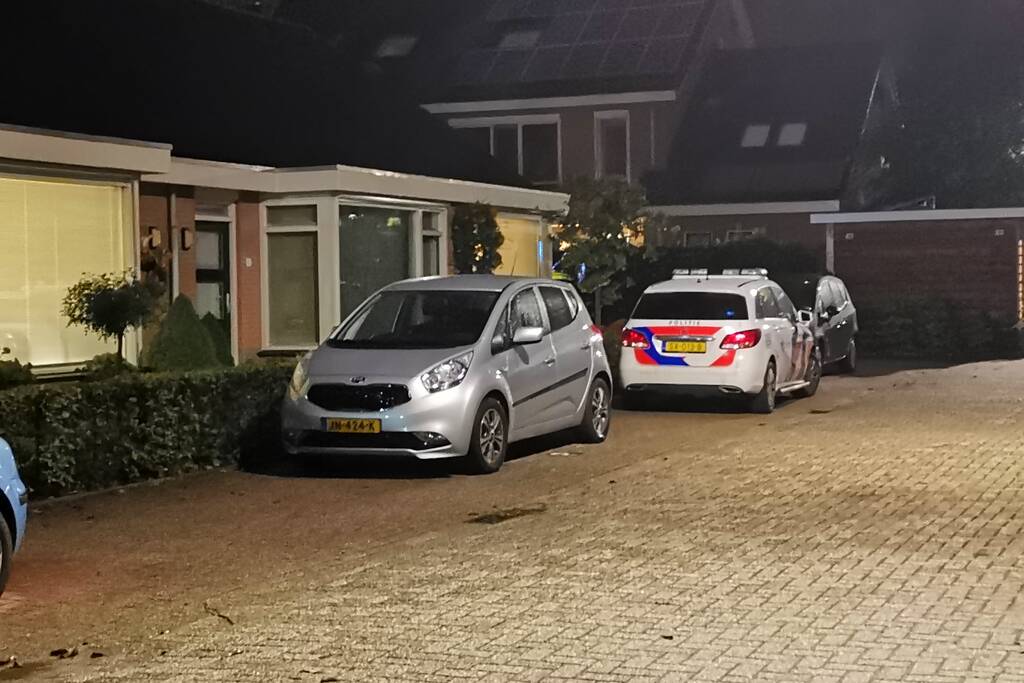 Overleden persoon aangetroffen, politie doet onderzoek