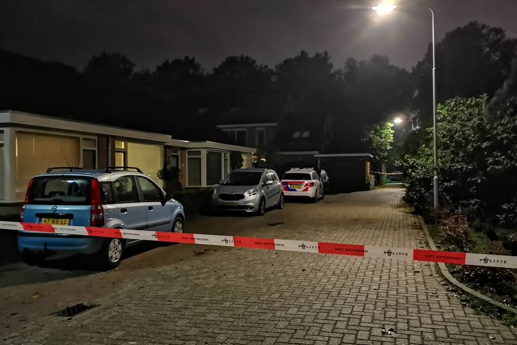 Overleden persoon aangetroffen, politie doet onderzoek