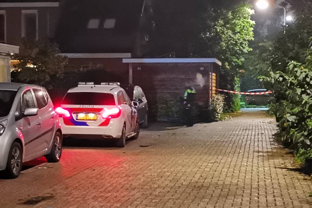 Overleden persoon aangetroffen, politie doet onderzoek