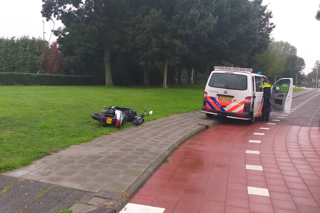 Brommerrijder gewond na uitwijkmanoeuvre