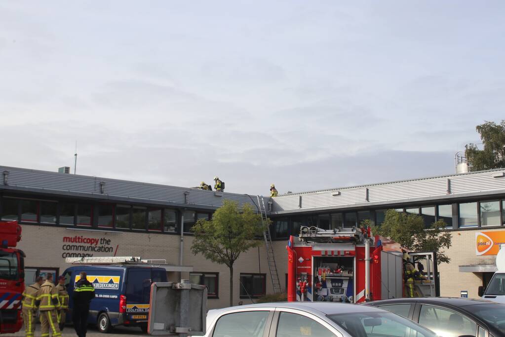 Brand op dak bedrijfspand tijdens werkzaamheden