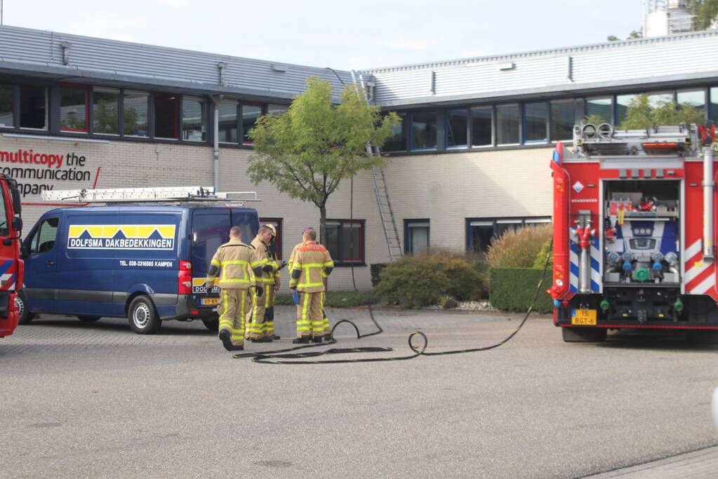 Brand op dak bedrijfspand tijdens werkzaamheden