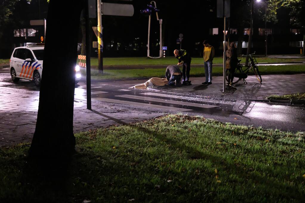 Fietser geschept door auto