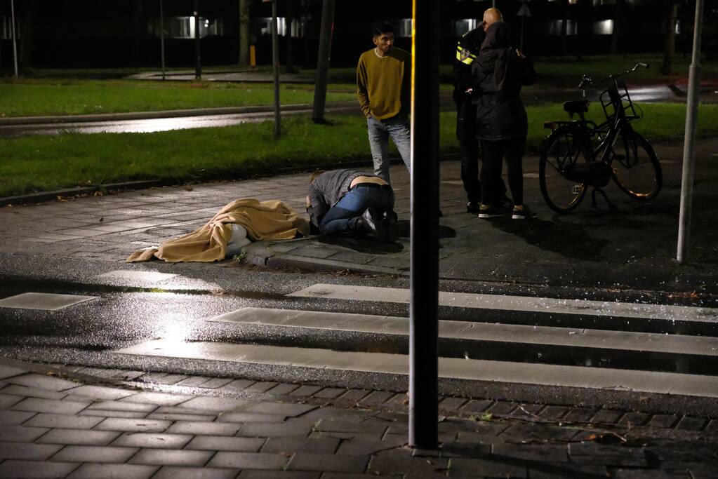 Fietser geschept door auto