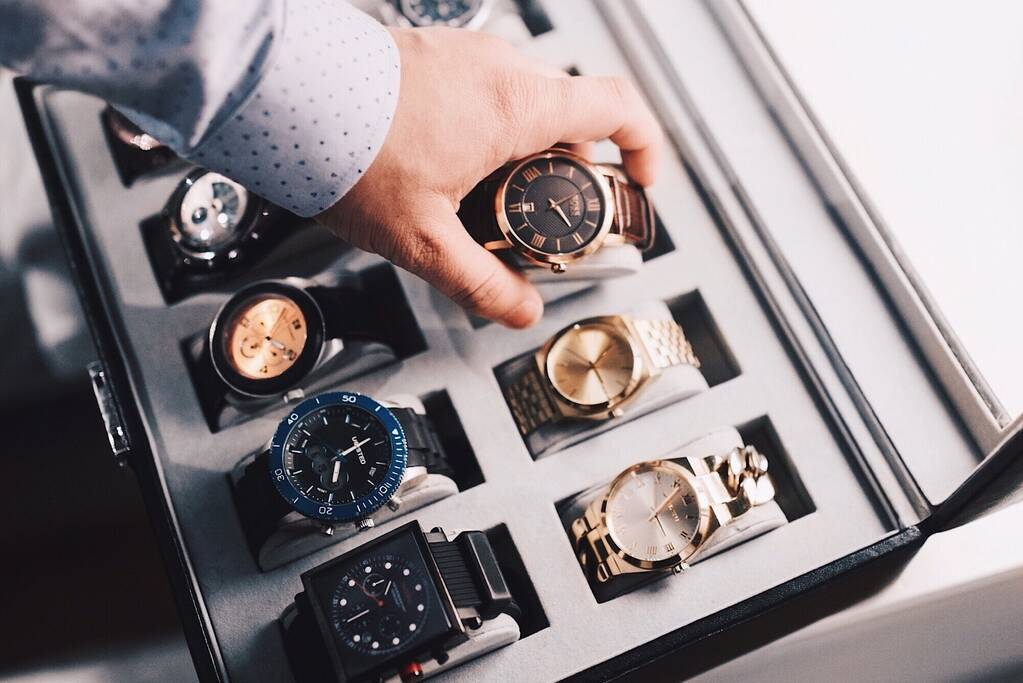 Automobilist met heroïne en dure horloges aangehouden