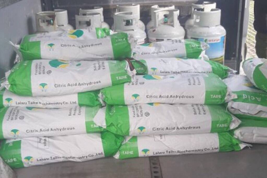 Grondstoffen drugs aangetroffen in bestelbus