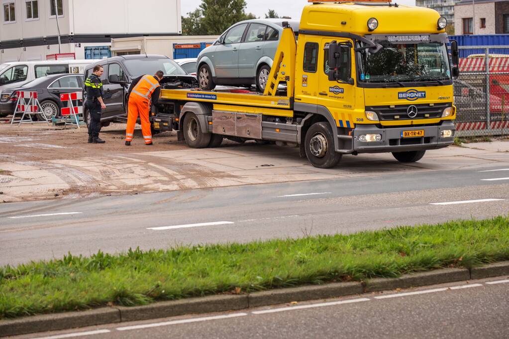 Flinke schade bij aanrijding bouwterrein in Hoogkwartier