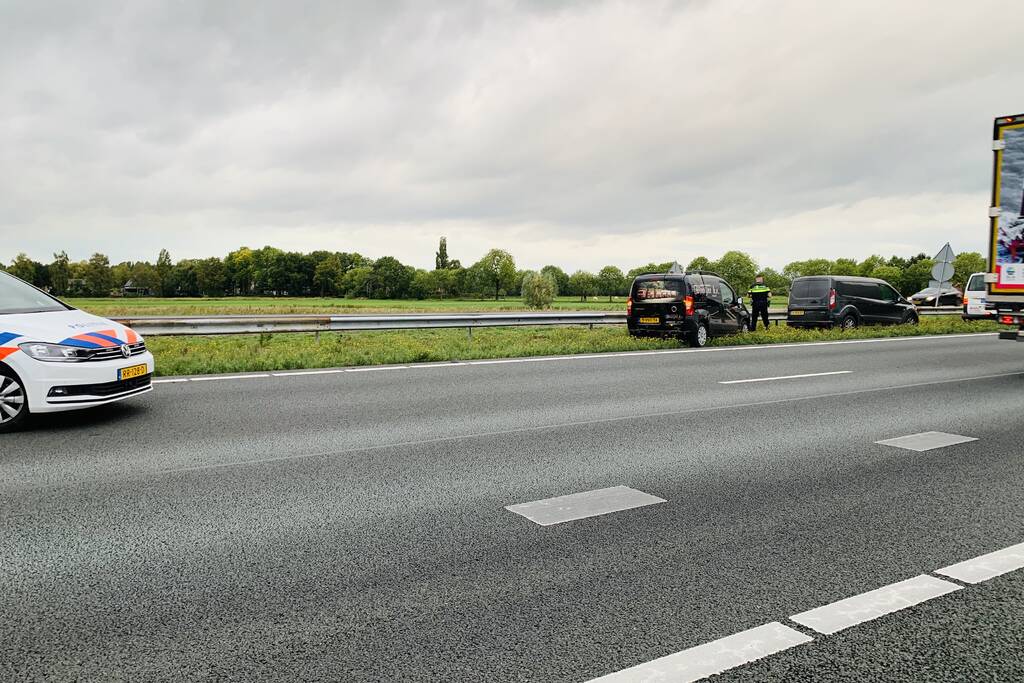 Drie voertuigen betrokken bij kop-staart botsing