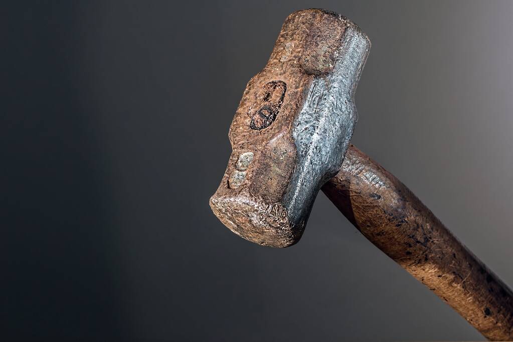 Minderjarige jongens bedreigd met schroevendraaier en hamer