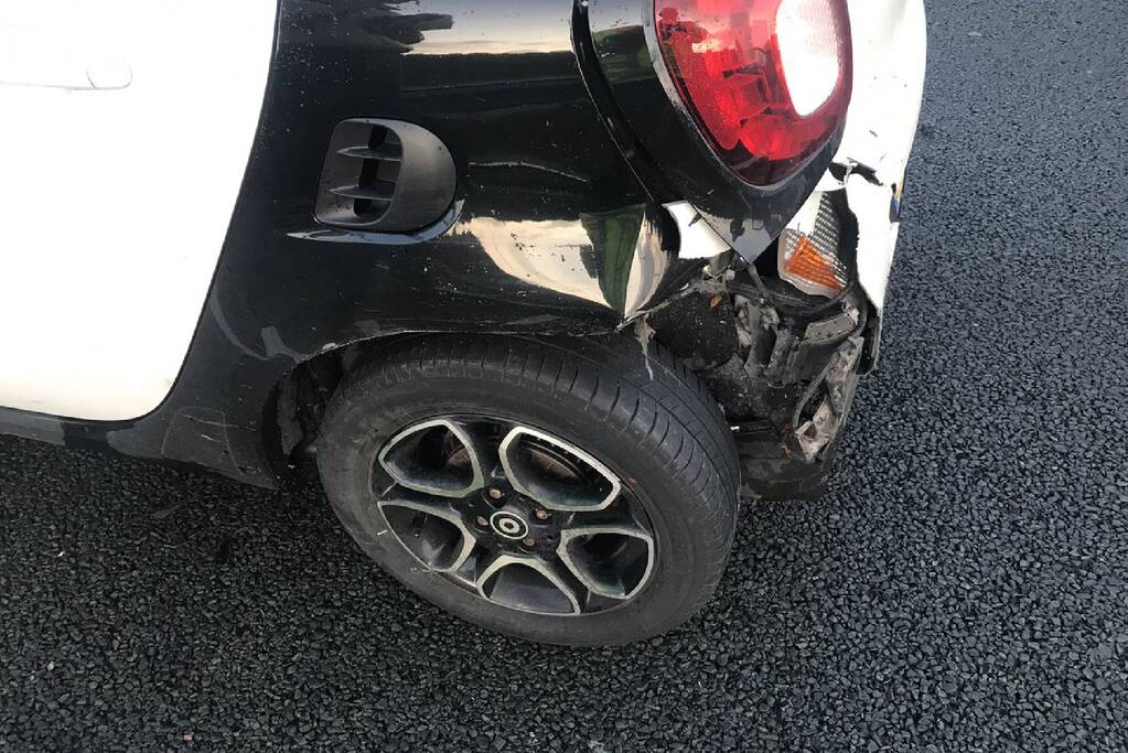 Flinke schade bij kop-staartbotsing op snelweg