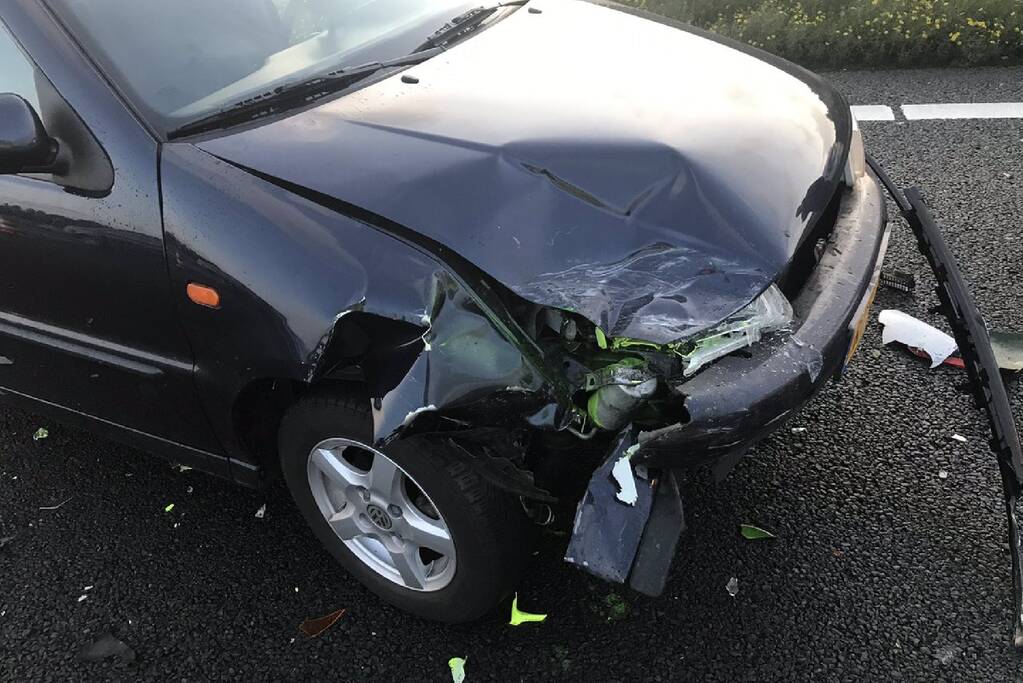 Flinke schade bij kop-staartbotsing op snelweg
