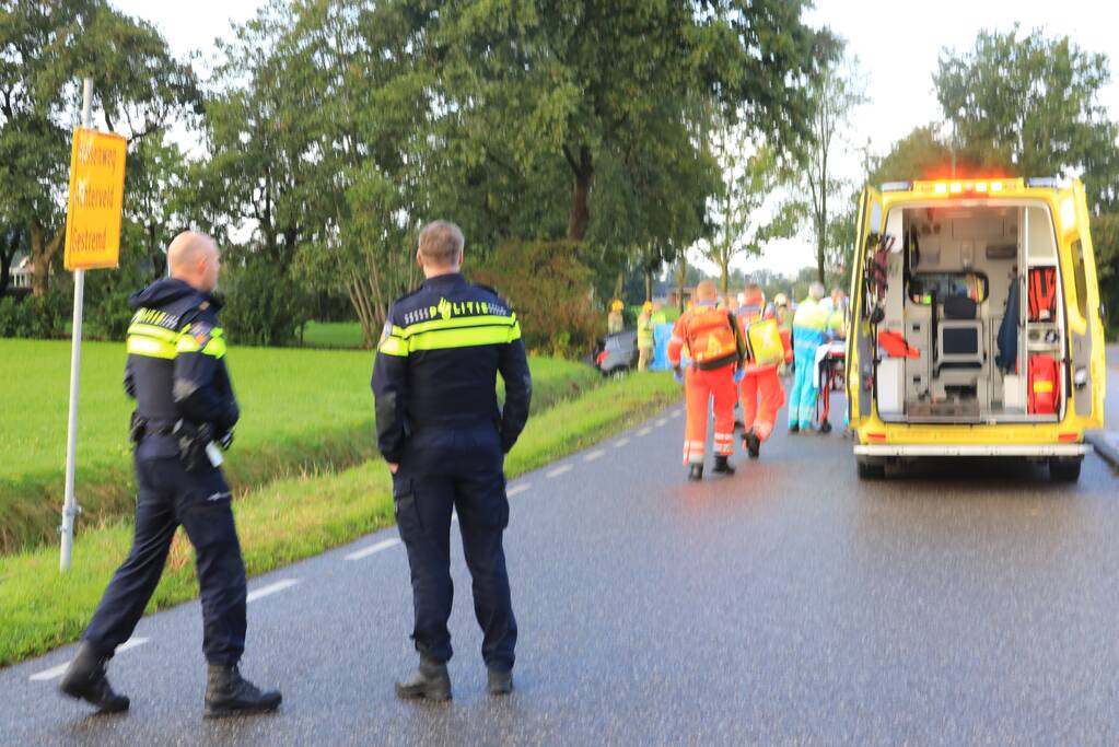 Vrouw bekneld bij frontale aanrijding