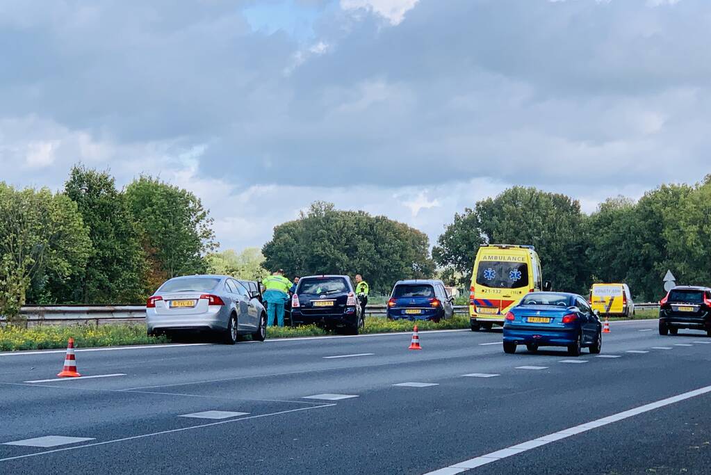 Kettingbotsing met vier auto's zorgt voor file