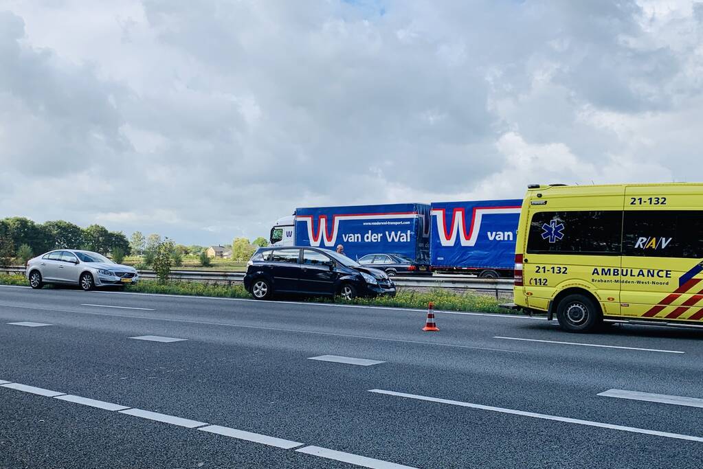 Kettingbotsing met vier auto's zorgt voor file