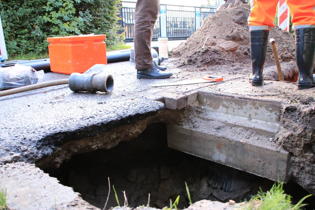 Kapotte riolering zorgt voor sinkhole