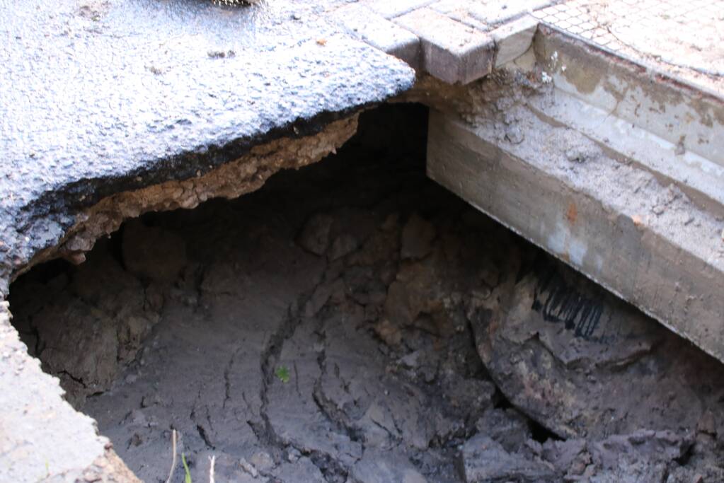 Kapotte riolering zorgt voor sinkhole