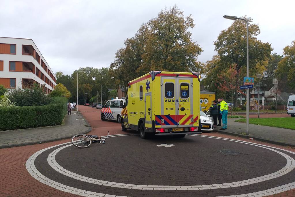 Man op fiets in Hoogwerf aangereden door auto