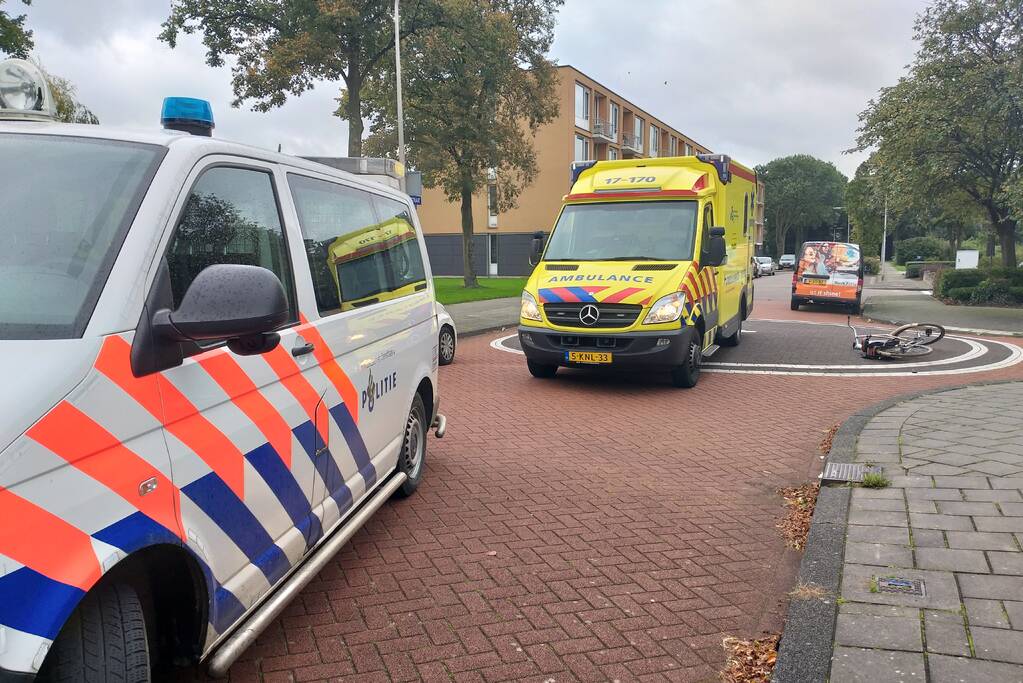 Man op fiets in Hoogwerf aangereden door auto