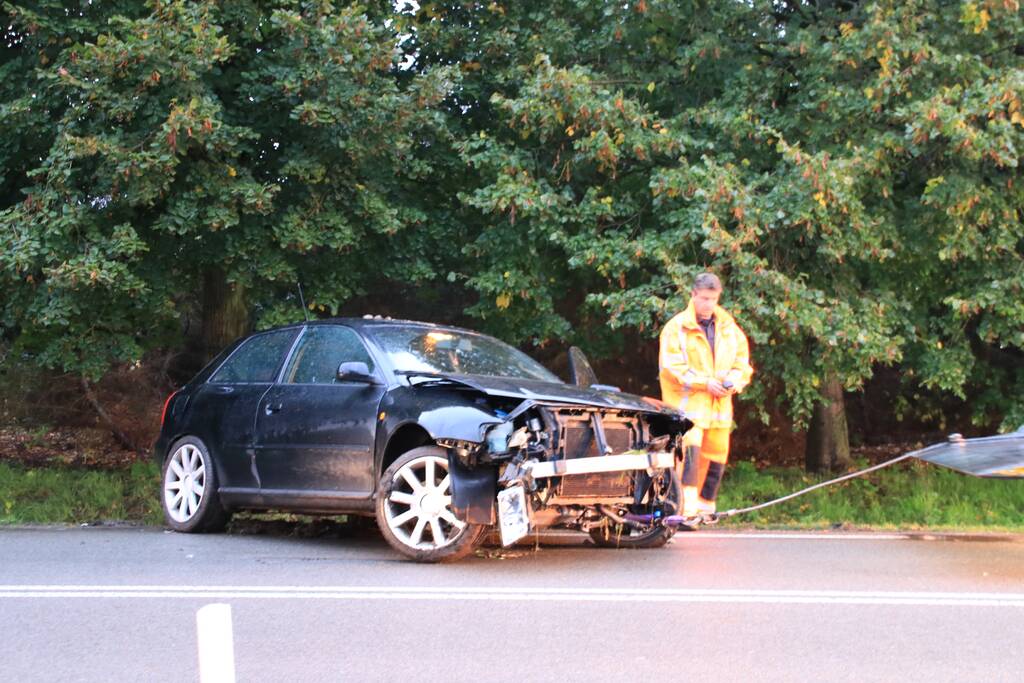 Wederom auto uit beruchte bocht gevlogen