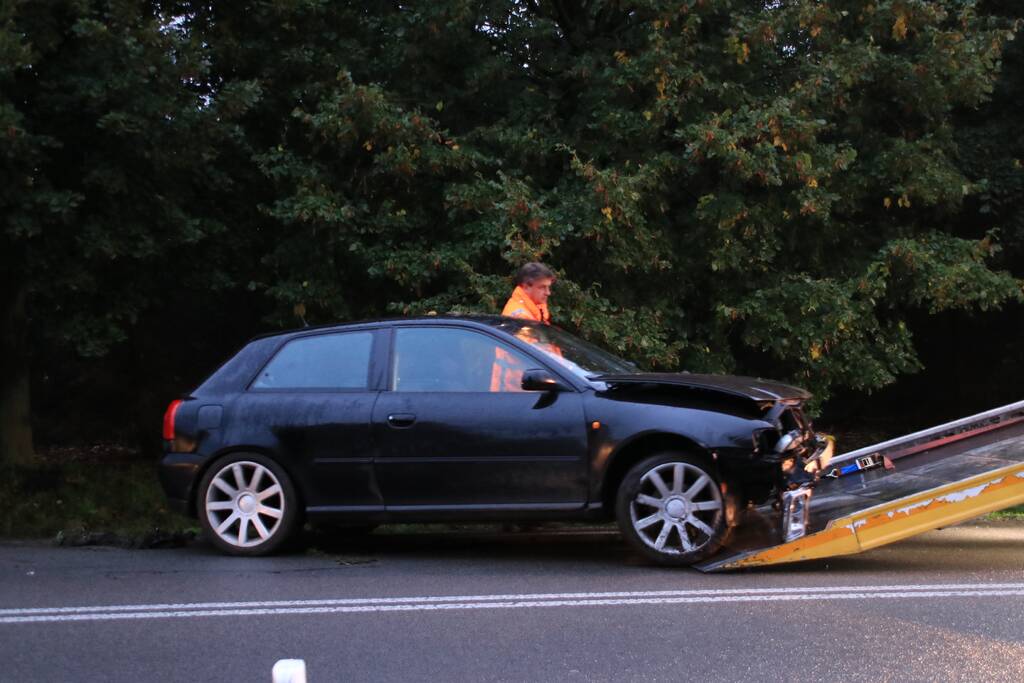 Wederom auto uit beruchte bocht gevlogen