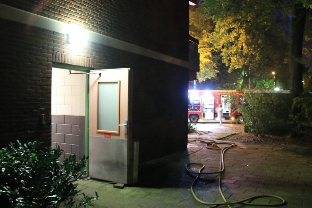 Flat ontruimd om aangestoken brand kelderbox