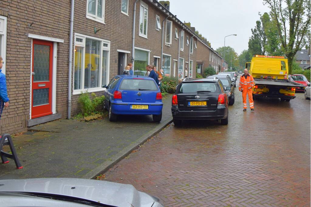 Automobilist belandt in voortuin