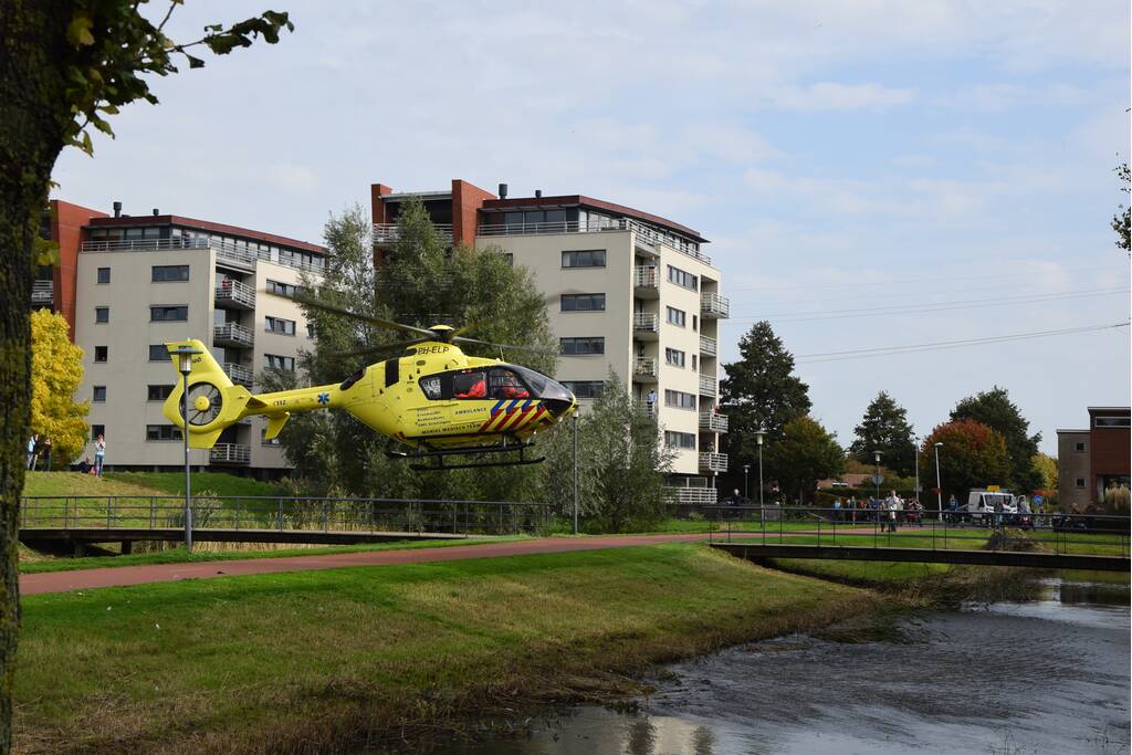 Landing traumahelikopter midden in woonwijk trok veel bekijks