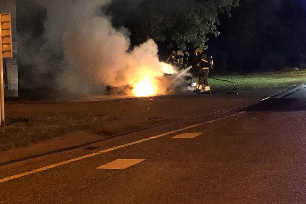 Auto gaat in vlammen op