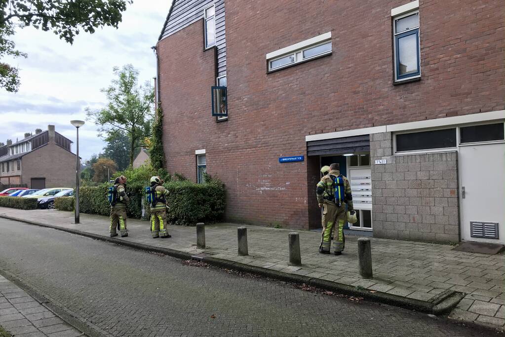 Brandweer verricht metingen na gaslucht