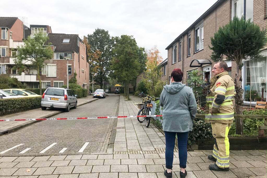 Brandweer verricht metingen na gaslucht