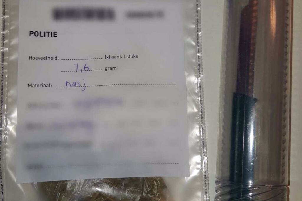 Hennep en mesje in auto in beslag genomen